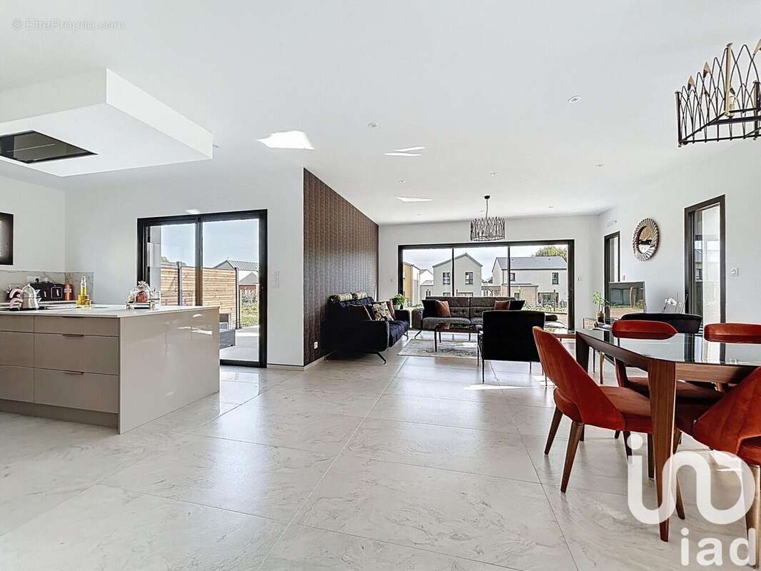 Photo 5 - Maison à LA CHAPELLE-DES-FOUGERETZ