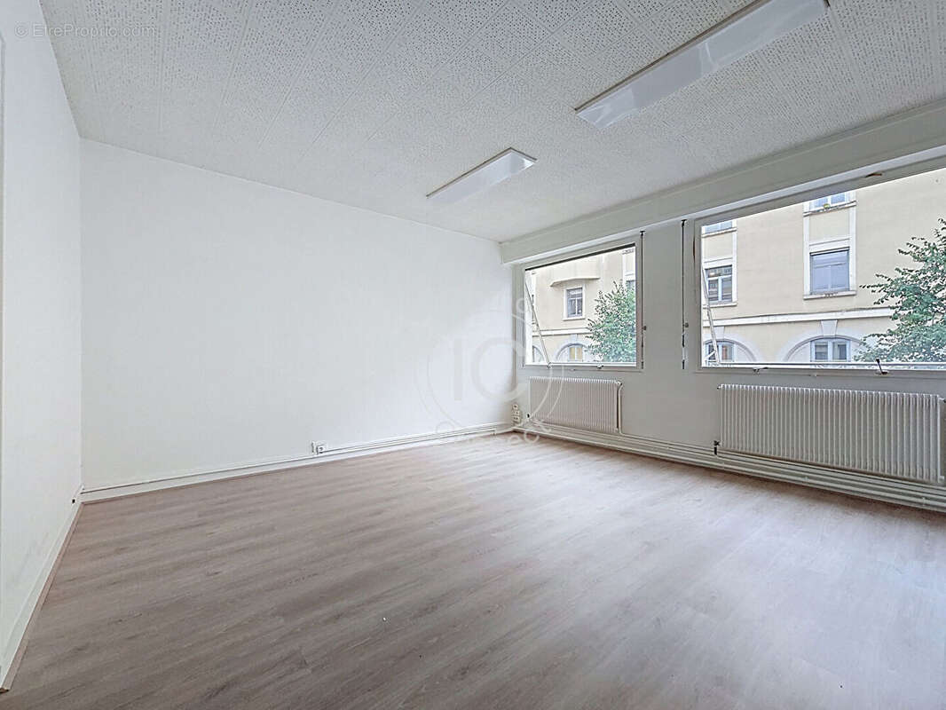 Commerce à VILLEFRANCHE-SUR-SAONE