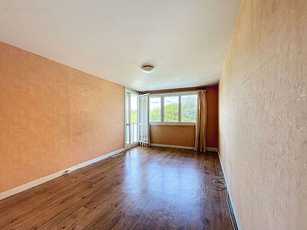 Appartement à SAINT-MICHEL-SUR-ORGE