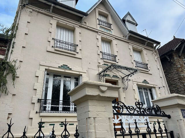 Maison bourgeoise avec sous-sol total   fort potentiel à exploiter - photo 2
