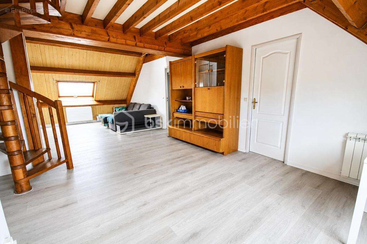 Appartement à LE COUDRAY-MONTCEAUX
