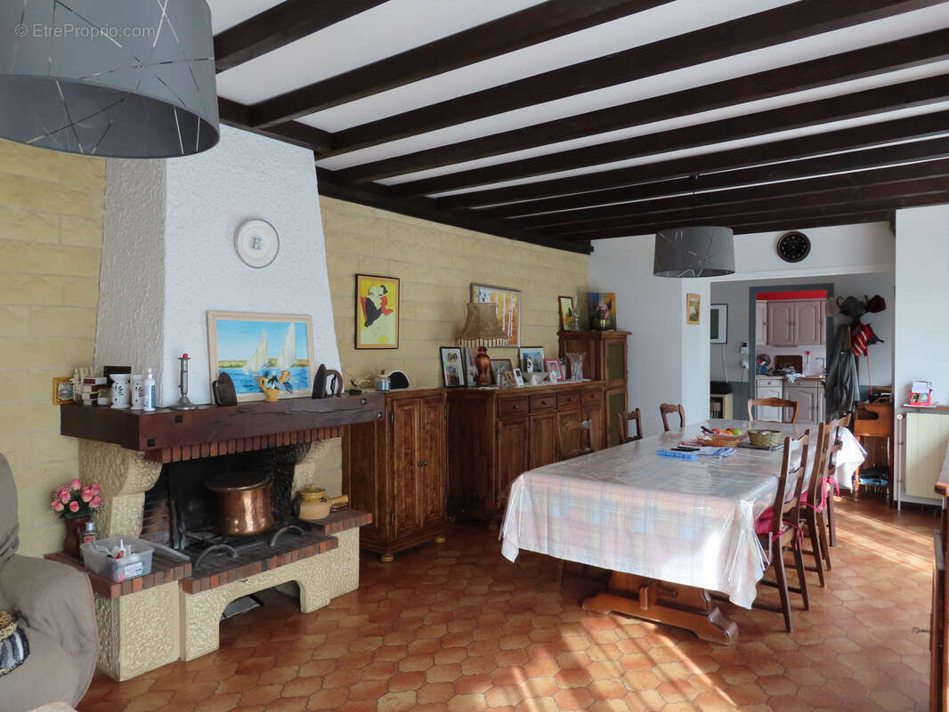 Maison à LEYRIEU