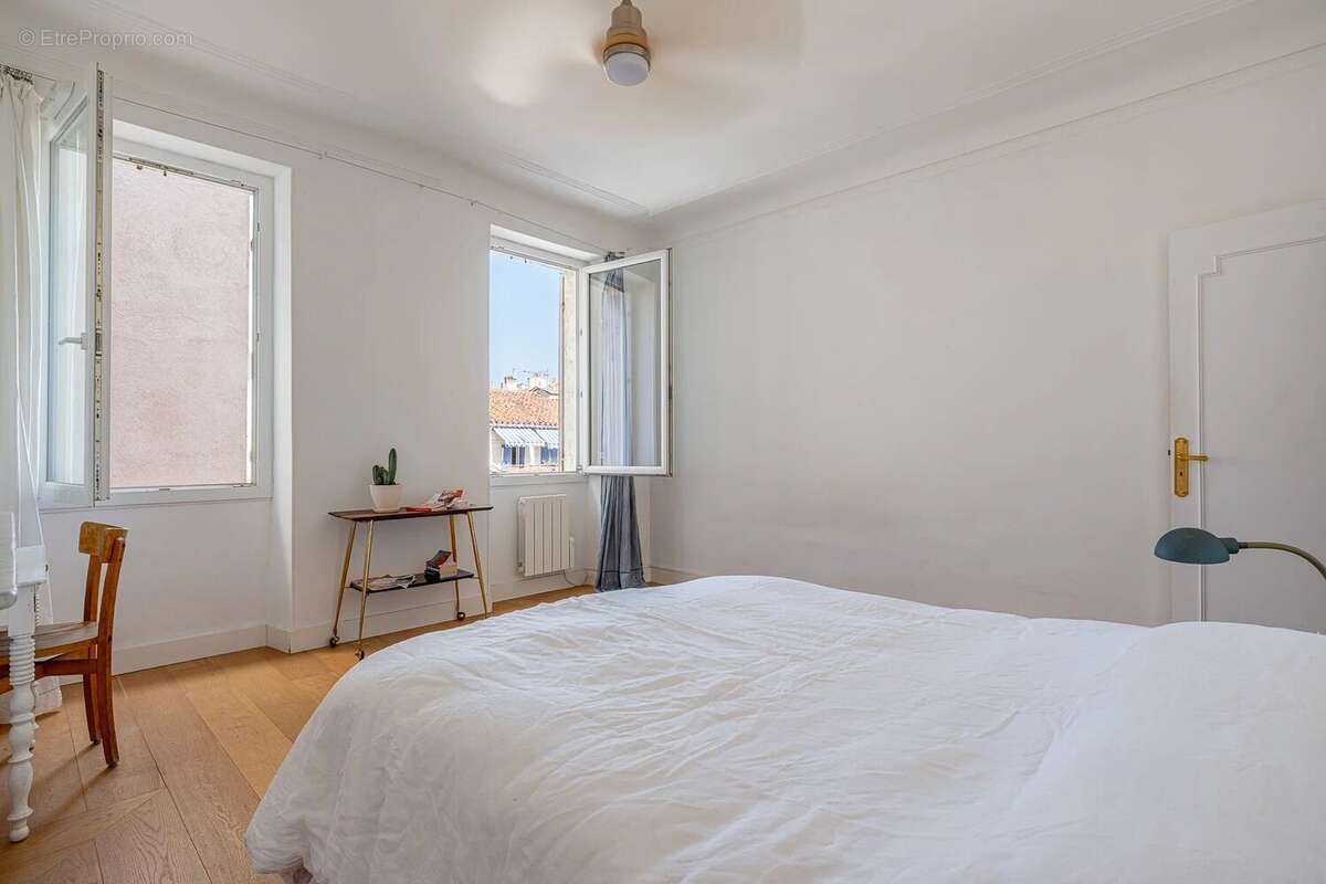 Appartement à MARSEILLE-1E