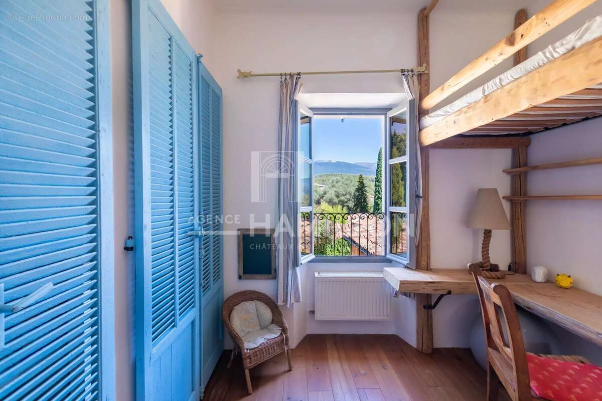 Maison à ROQUEFORT-LES-PINS