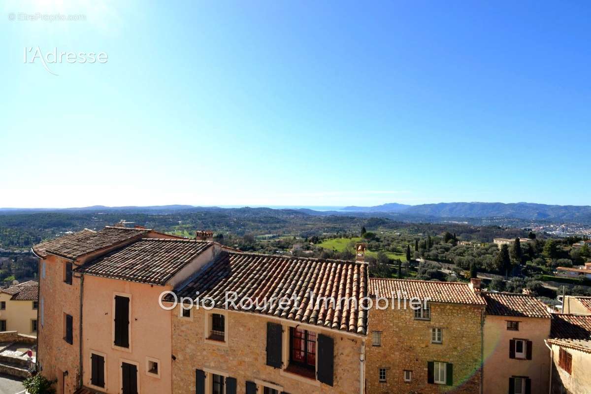 Maison à CHATEAUNEUF-GRASSE