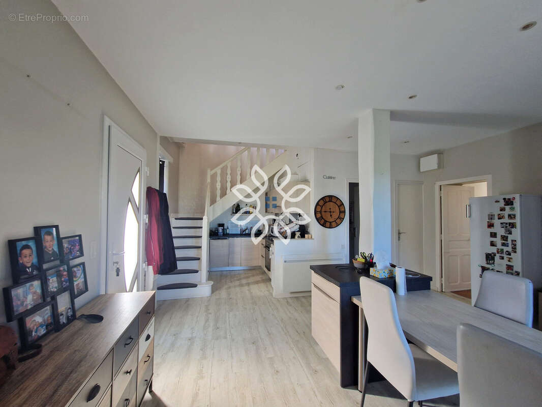 Charmante maison de village à Vergongheon   Un cocon familial plein de potentiel ! - photo 2