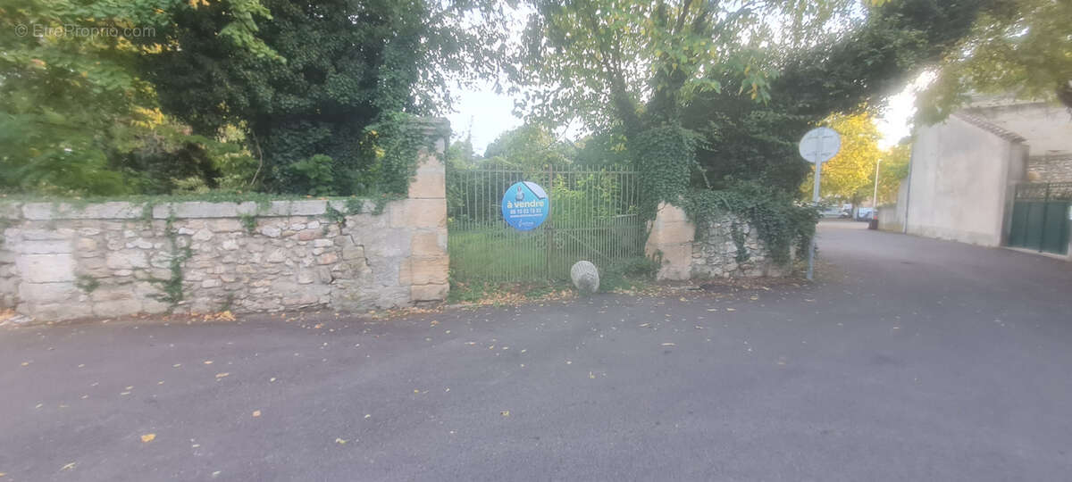 Terrain à SANILHAC-SAGRIES