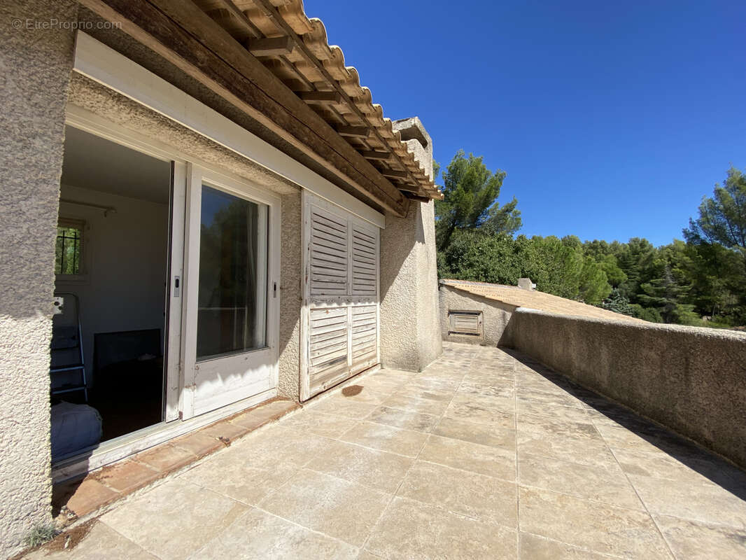 Maison à LE REVEST-LES-EAUX