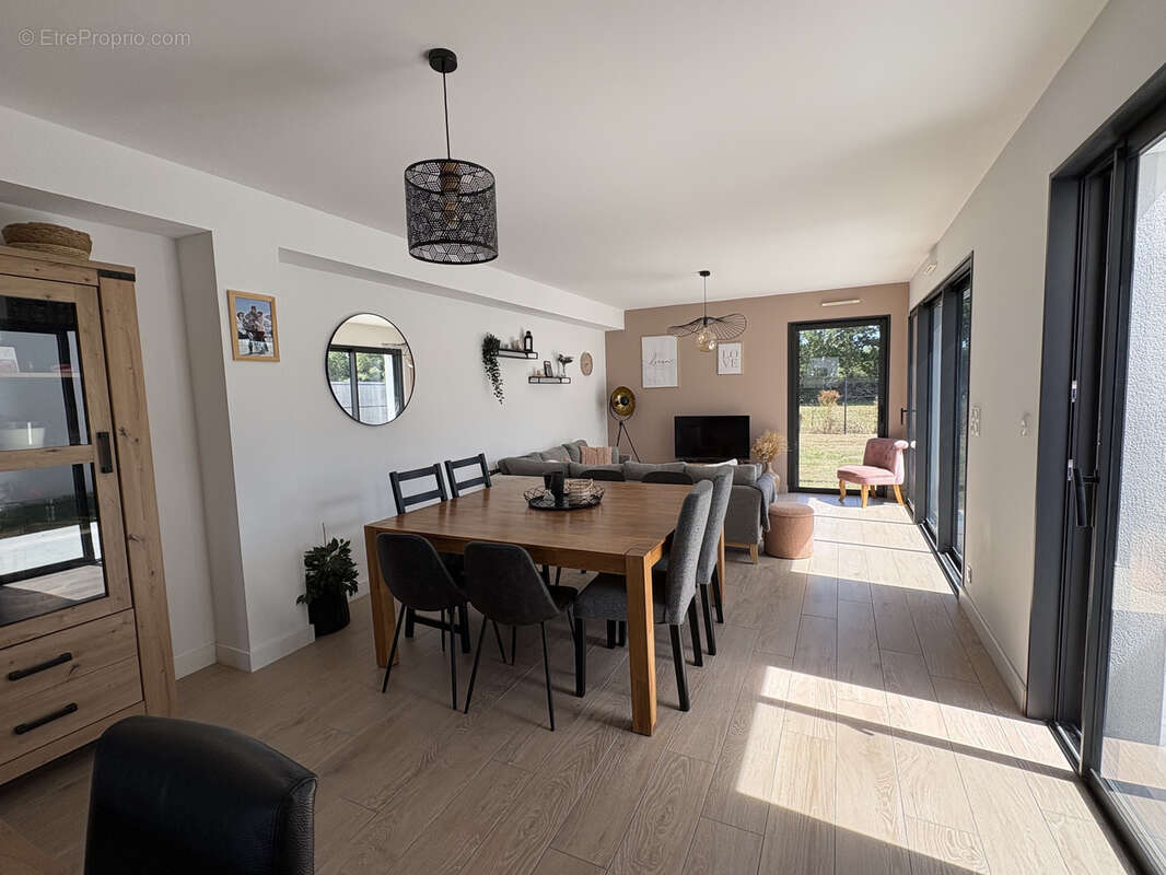 À vendre : Maison contemporaine de 2022, 4 chambres, terrain de 589 m2 - photo 4