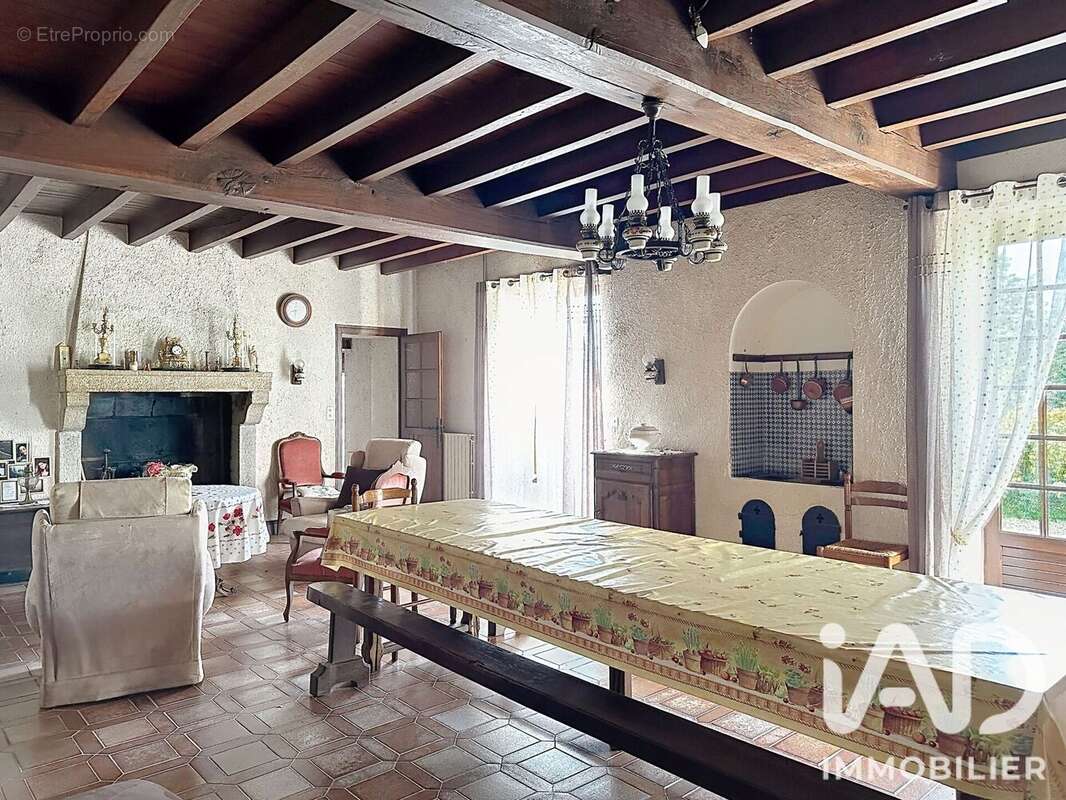 Maison 177 m² à Neuvy-Bouin  - photo 4