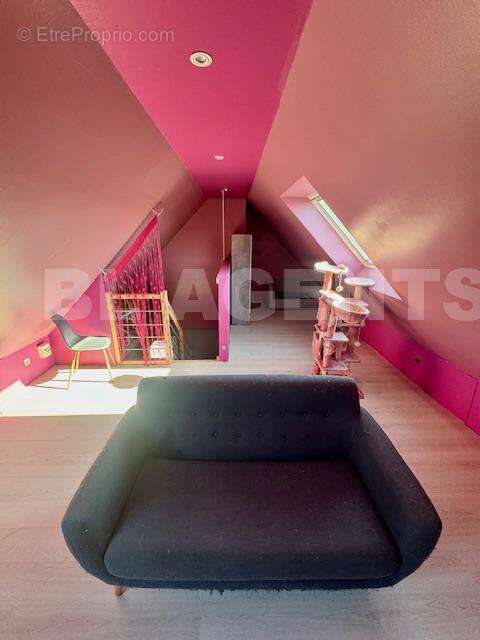 Chambre combles - Maison à SAINT-SYMPHORIEN-LE-CHATEAU