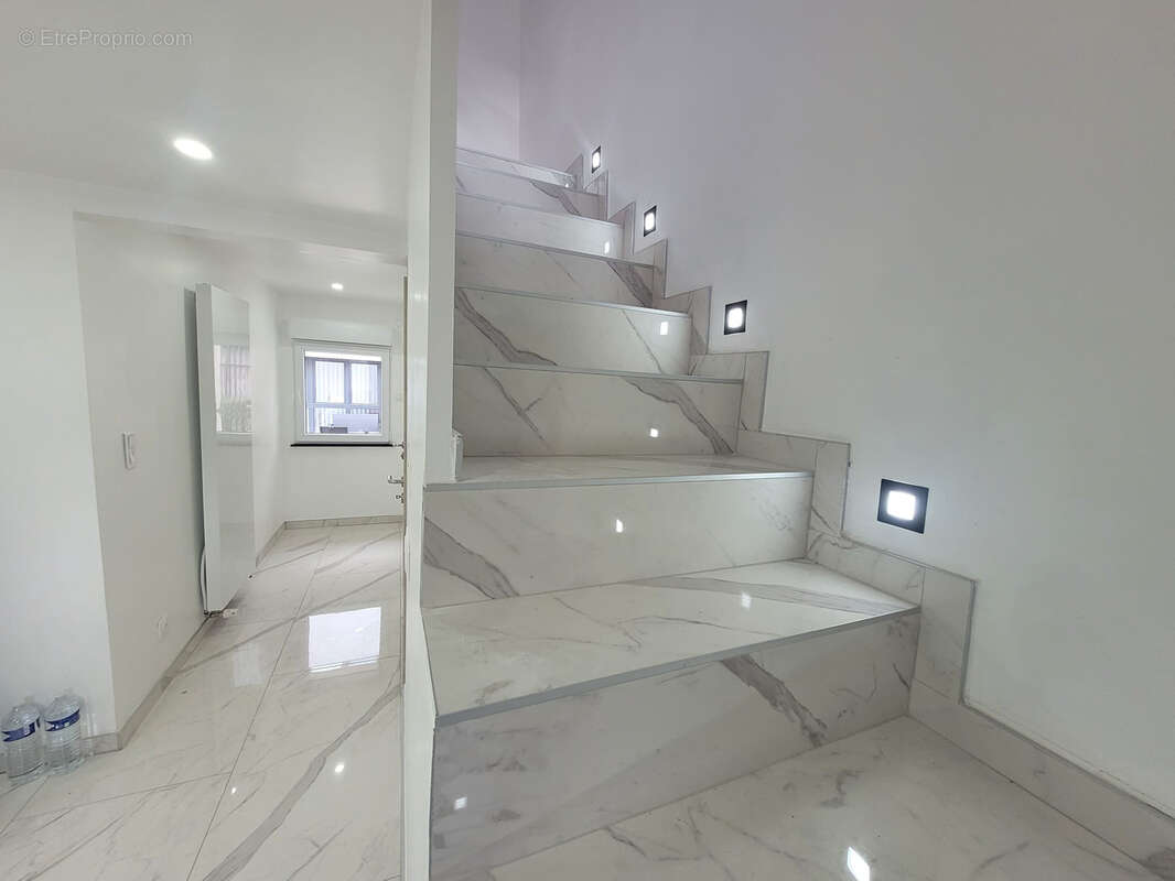 Maison à VILLAGE-NEUF