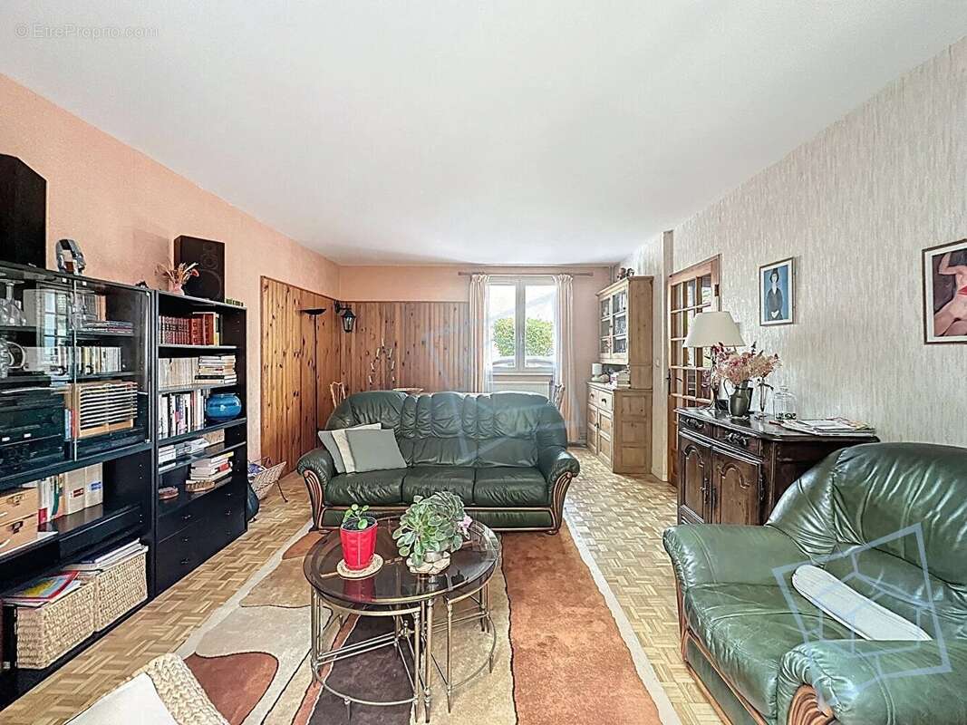 Maison Voisins Le Bretonneux 5 pièce(s) 103 m2 - photo 3