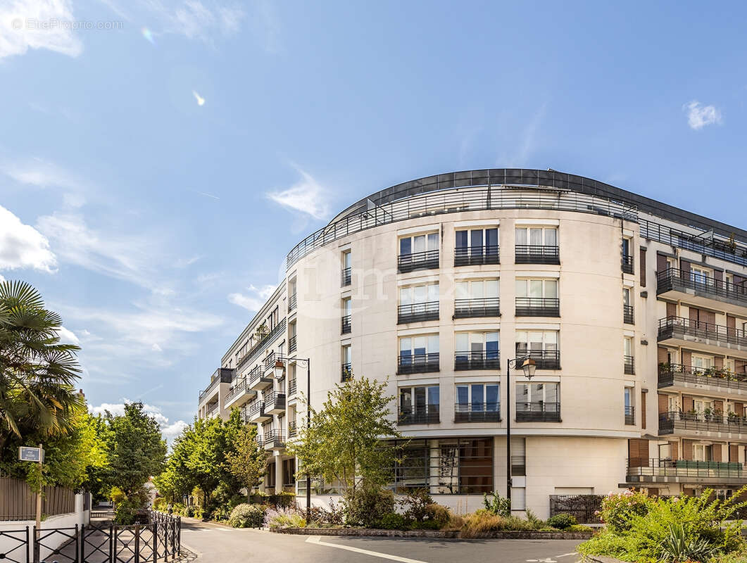 Appartement à COURBEVOIE