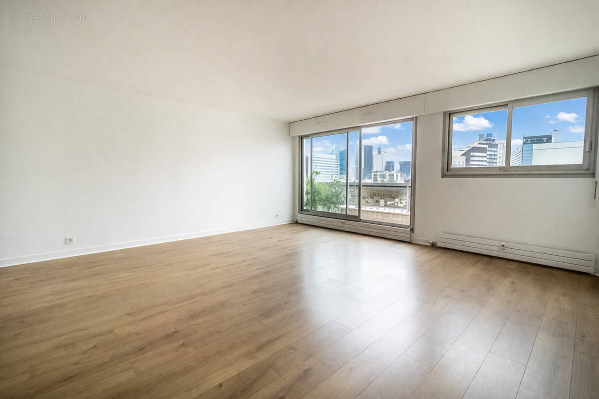 Appartement à COURBEVOIE