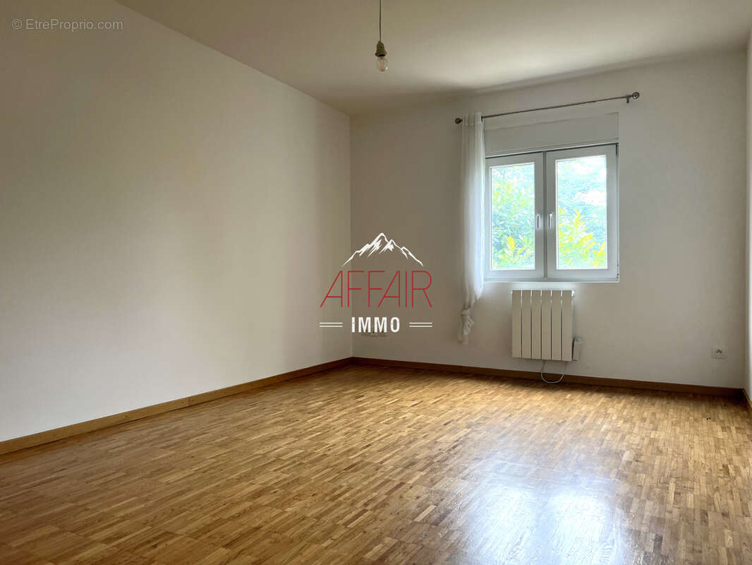 Appartement à ETREMBIERES
