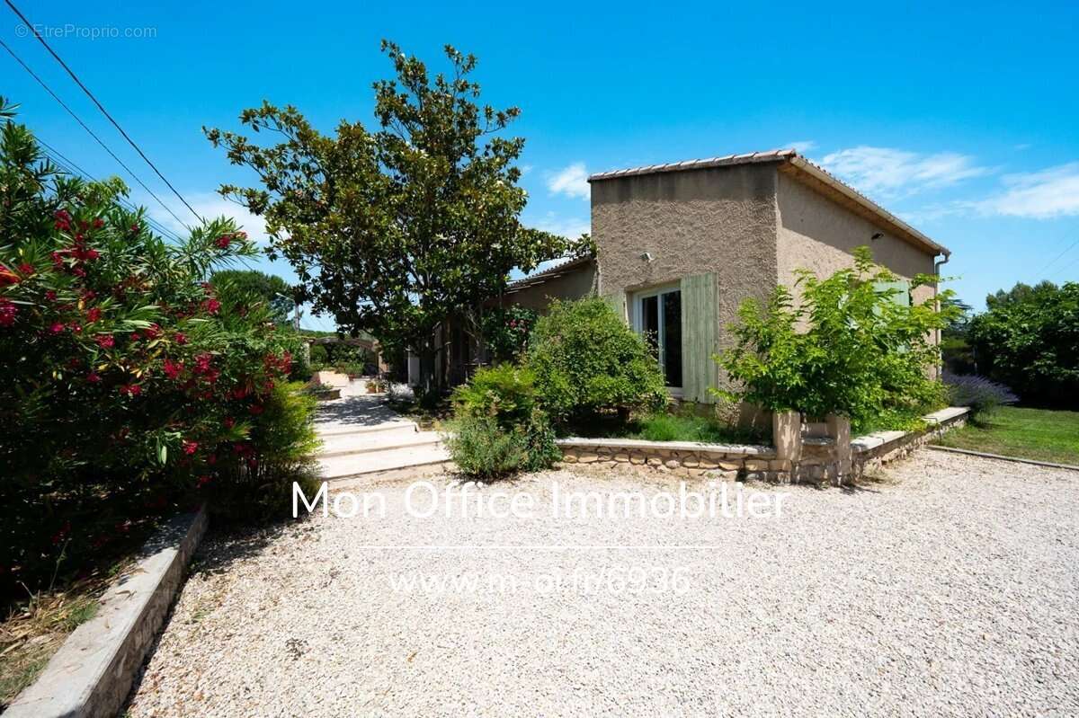 Référence : 6936-AUS - Pertuis - Maison familiale avec dépendance - Jardin et piscine - photo 5