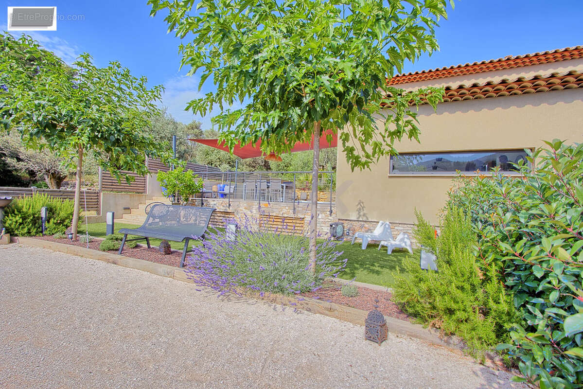 Maison à LE REVEST-LES-EAUX