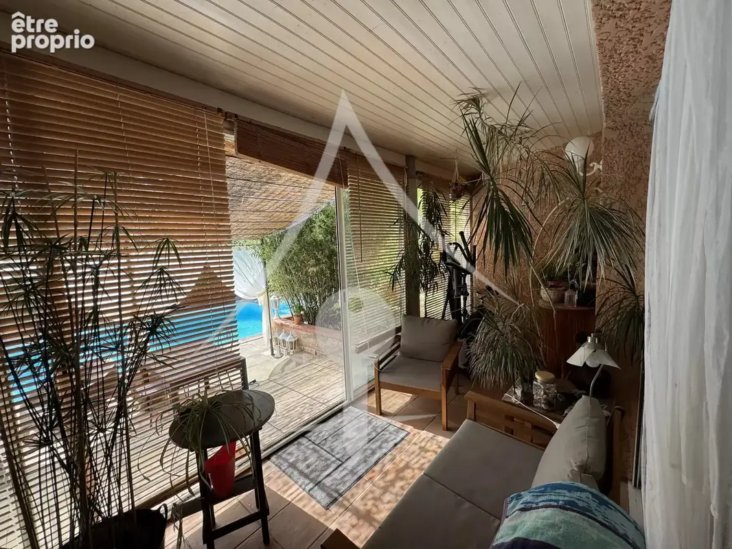 Belle maison familiale avec piscine, jardin arboré et nombreux espaces annexes - photo 6