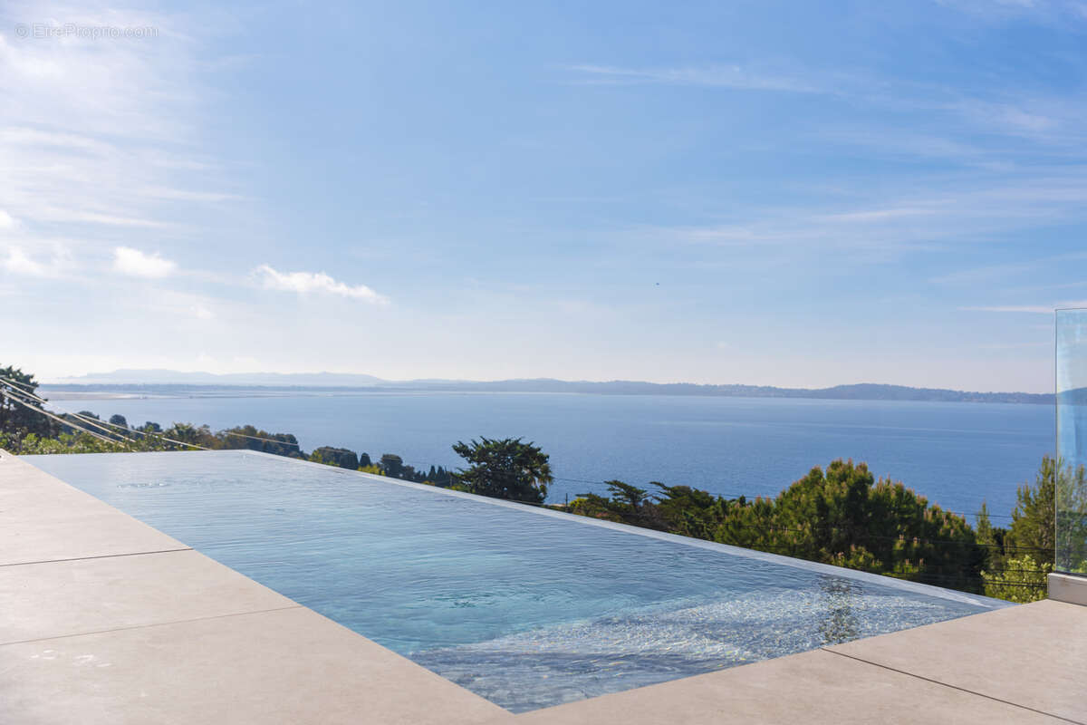 Maison à CARQUEIRANNE