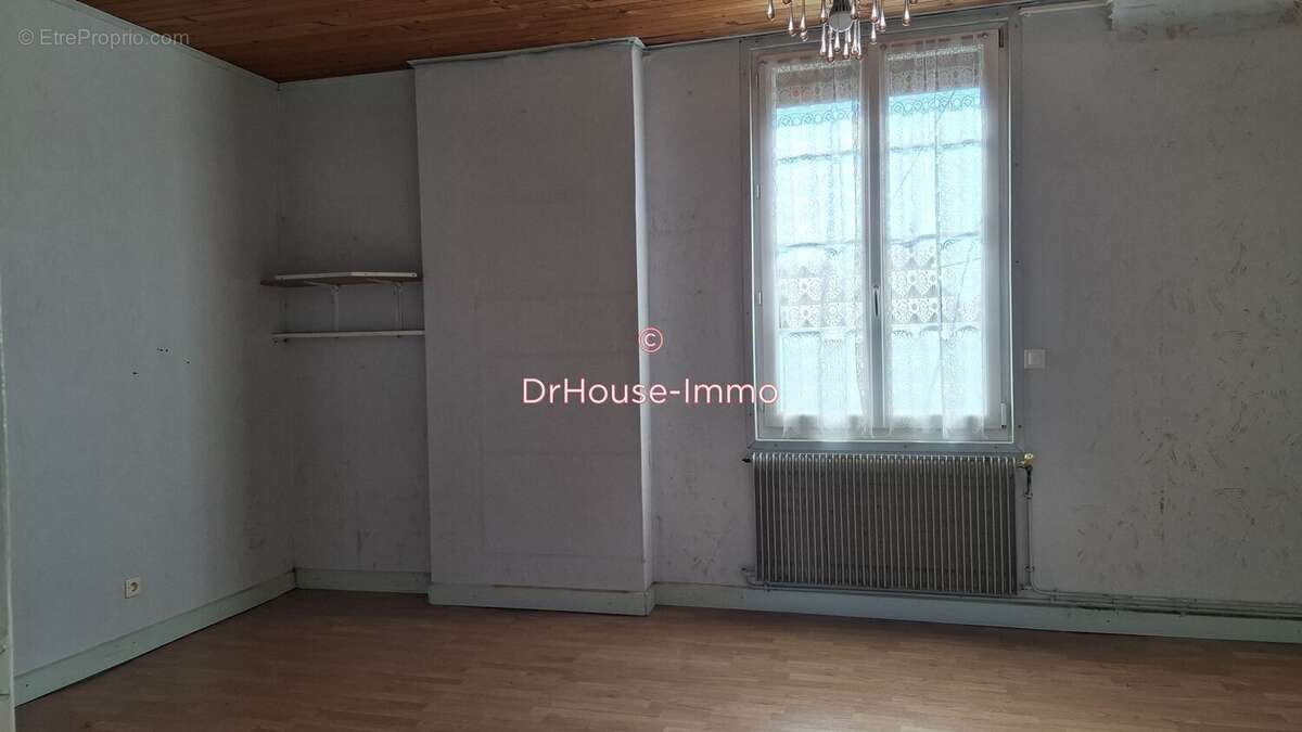 Maison 141 m² à Ruelle-Sur-Touvre  - photo 5