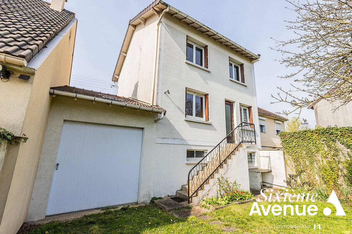 Maison à CHILLY-MAZARIN