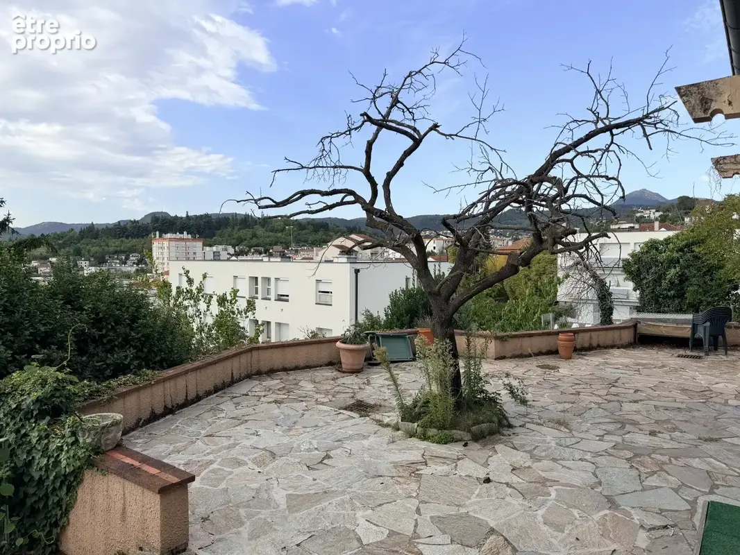 La GLACIERE maison 240 m2 habitables et 57 m2 d'annexes, jardin arboré, terrasse, terrain de 1359 m2. 570000€ - photo 11