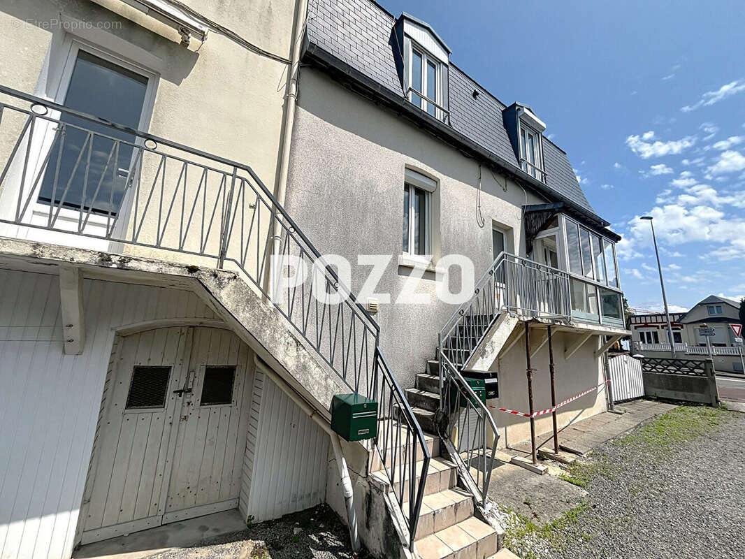 Appartement à DONVILLE-LES-BAINS