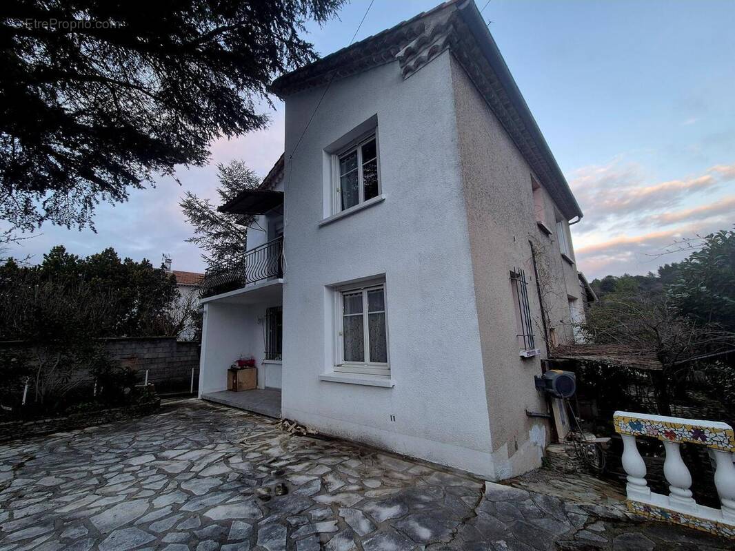 Maison à SAINT-JULIEN-LES-ROSIERS