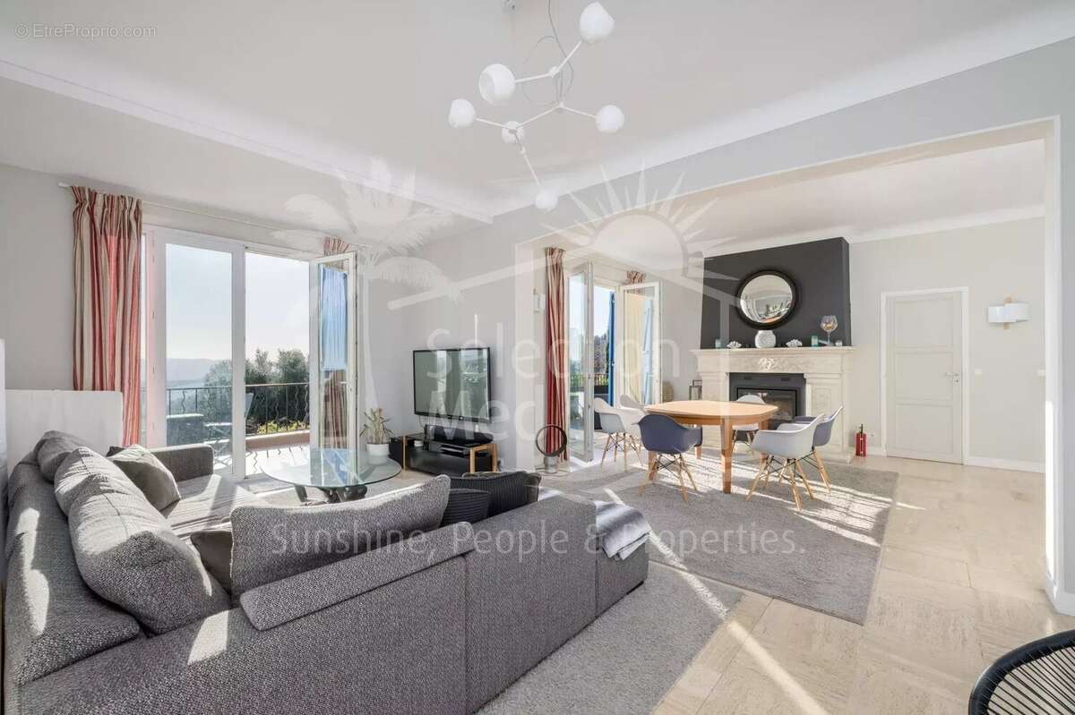 Maison à CHATEAUNEUF-GRASSE