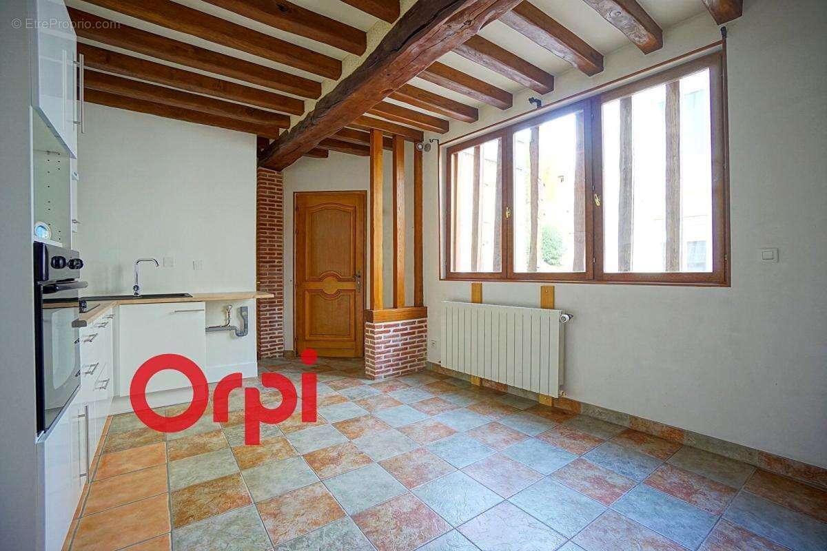 A vendre maison de ville actuellement LOUÉE, en centre-ville de BERNAY - photo 2