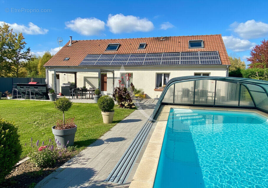 Maison à LA CHAPELLE-SAINT-MESMIN