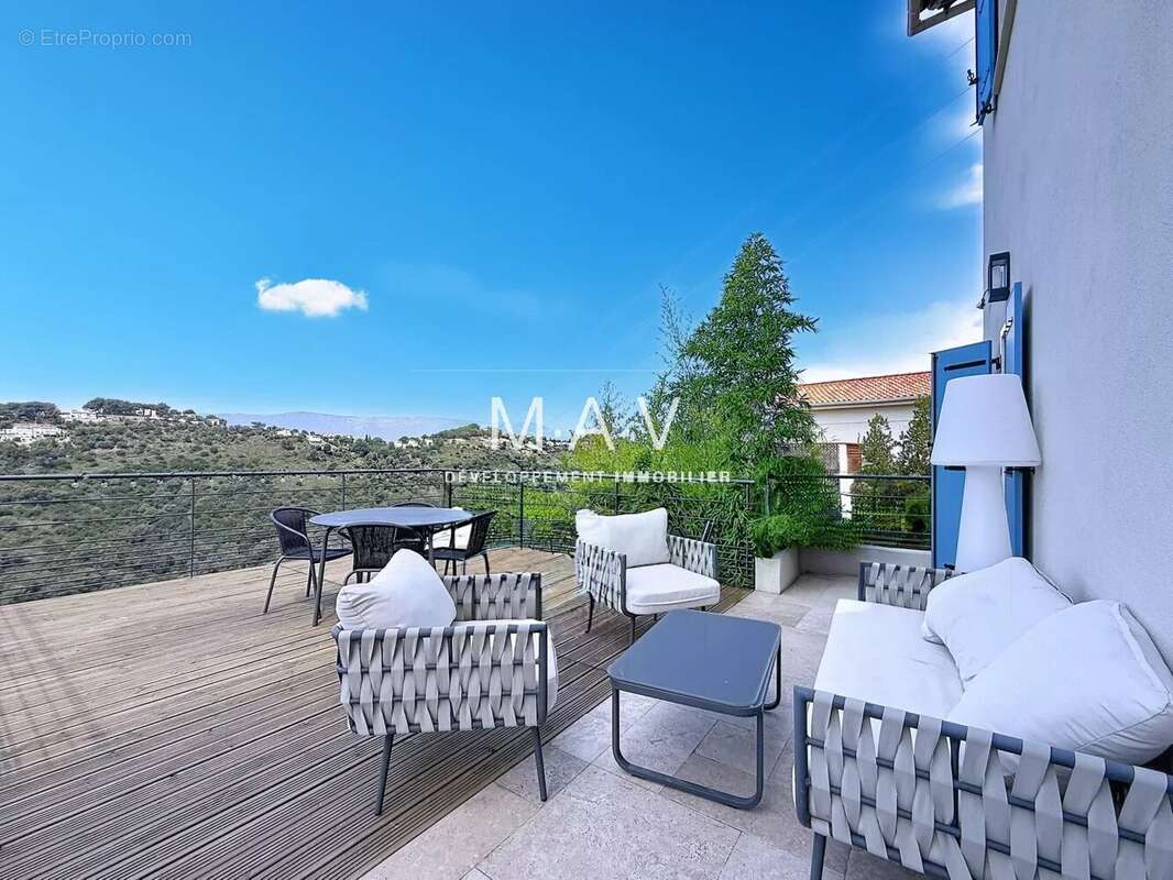 Aspremont - maison 5 pièces rénovée piscine vue panoramique collines et aperçu mer - photo 15