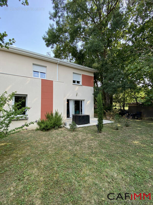 Maison à GENAY