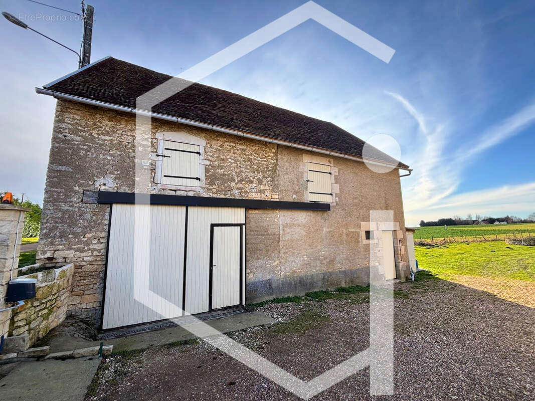 Maison à DONZY