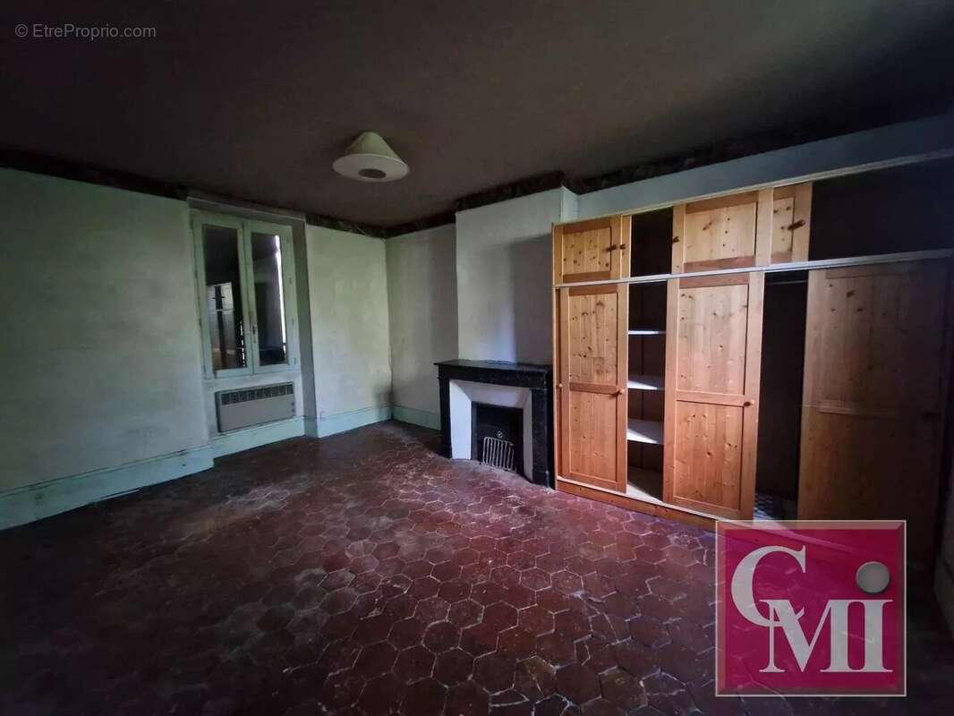 Maison ancienne (3 chambres) à rénover sur 407m2 de terrain - photo 4