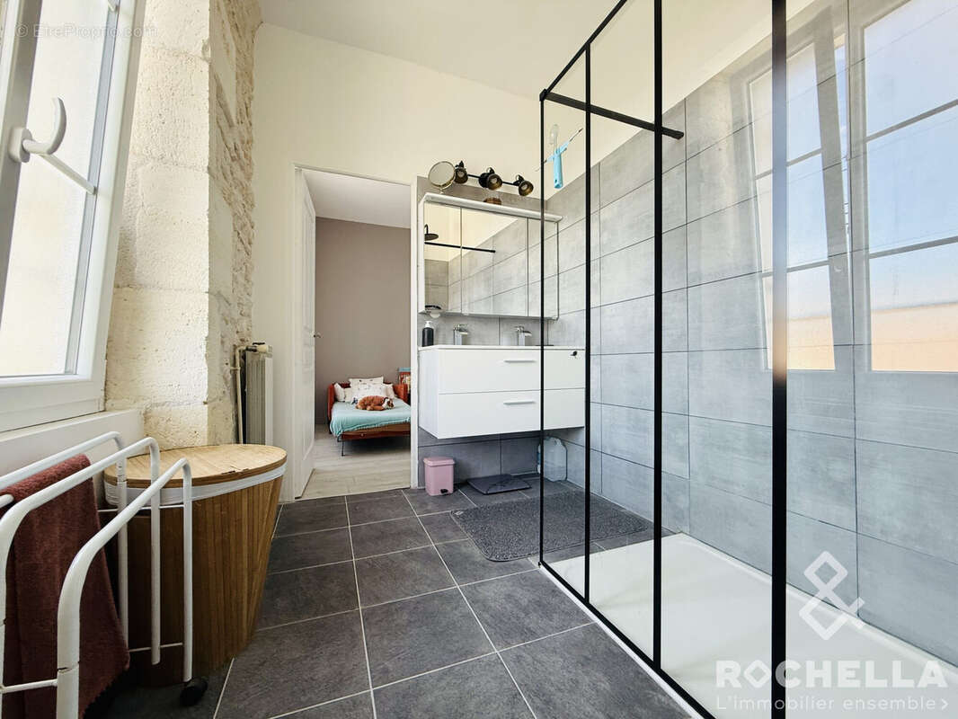 Maison à SAINT-JEAN-D'ANGELY