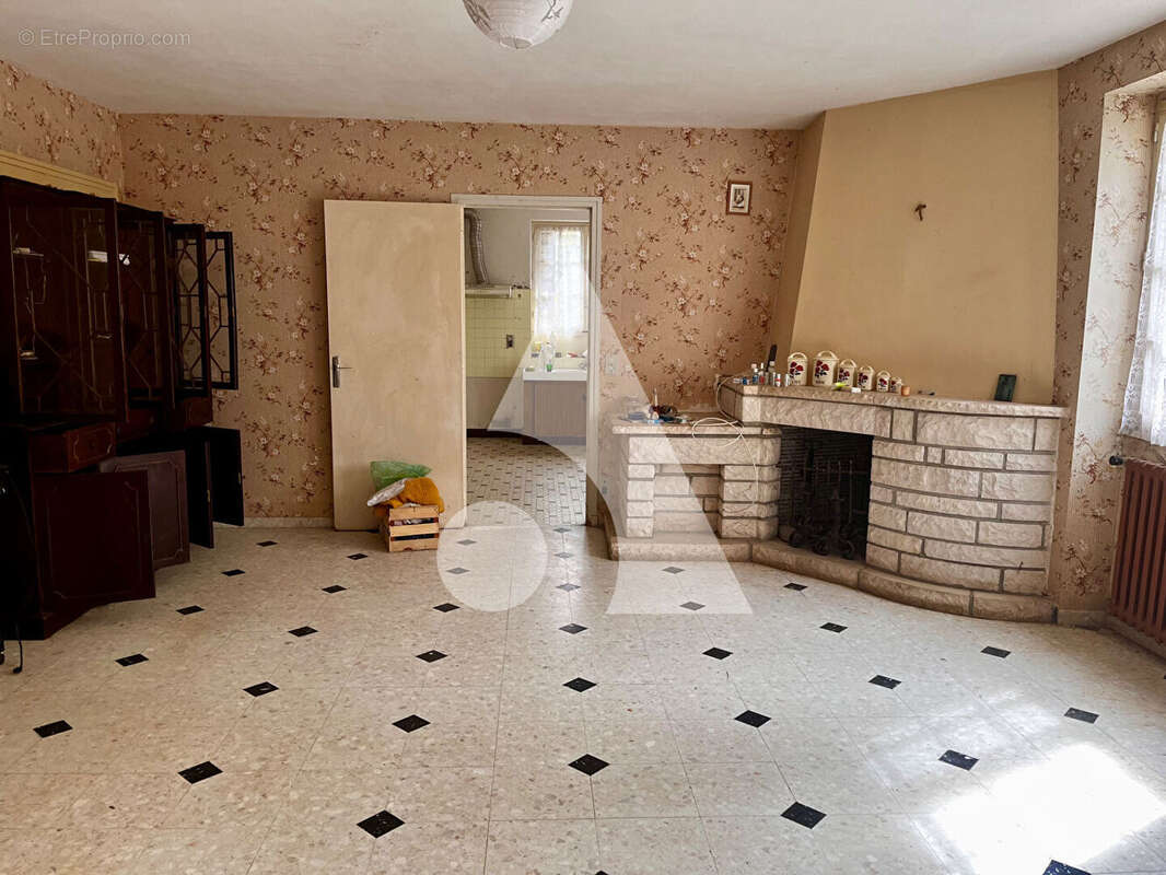 Maison à LACAPELLE-MARIVAL