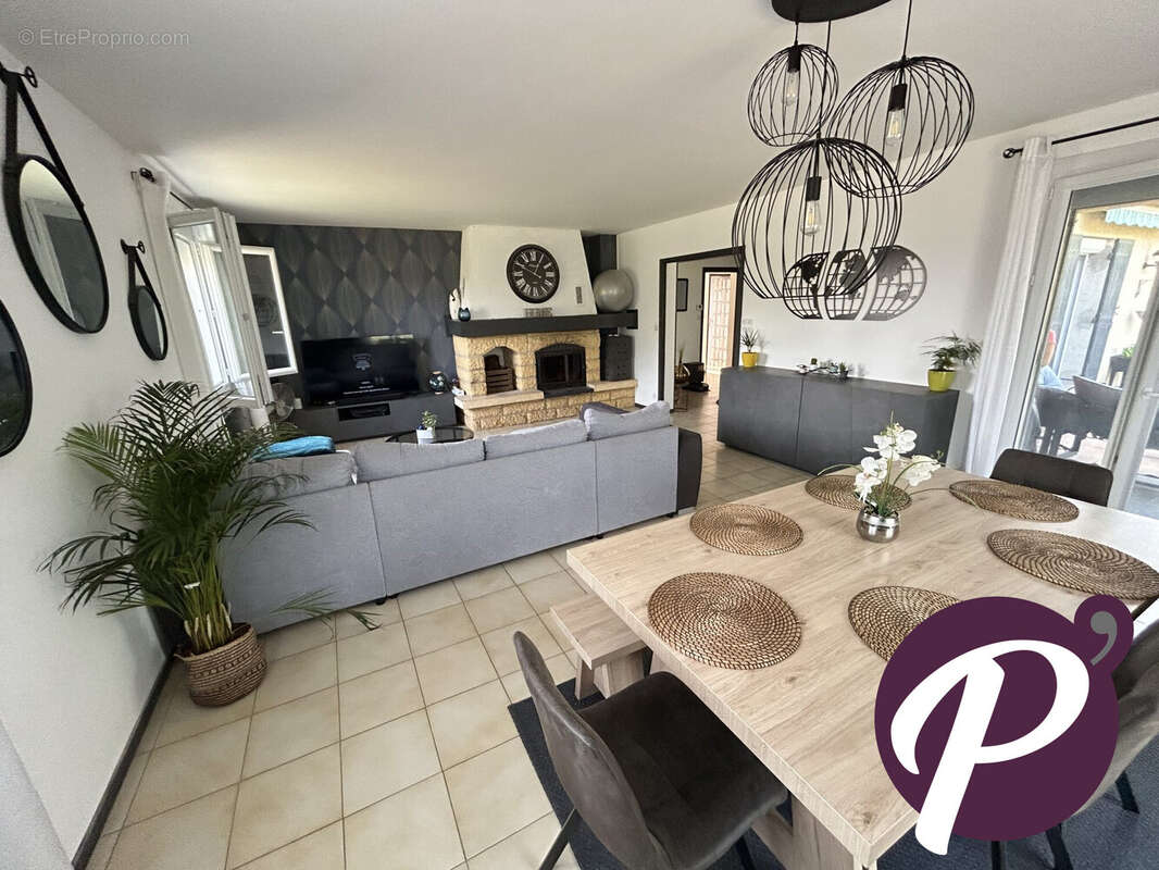 Maison 232 m² à Saint-Pierre-D'eyraud  - photo 2