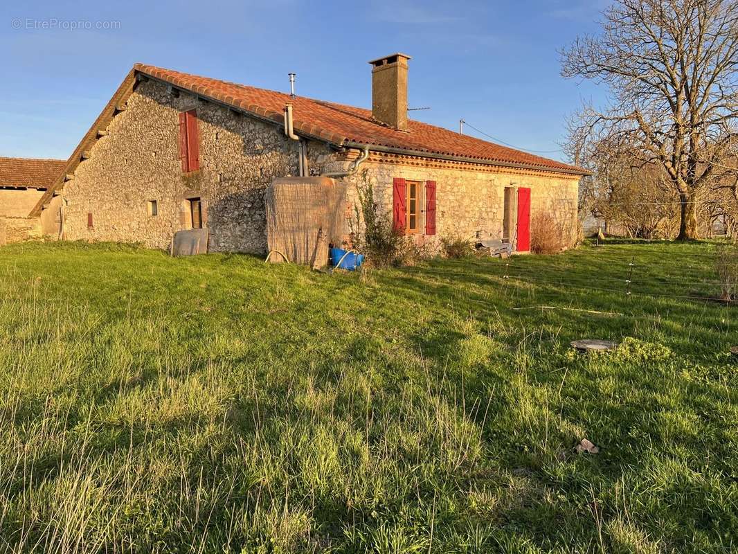 Maison à SAINT-CLAR