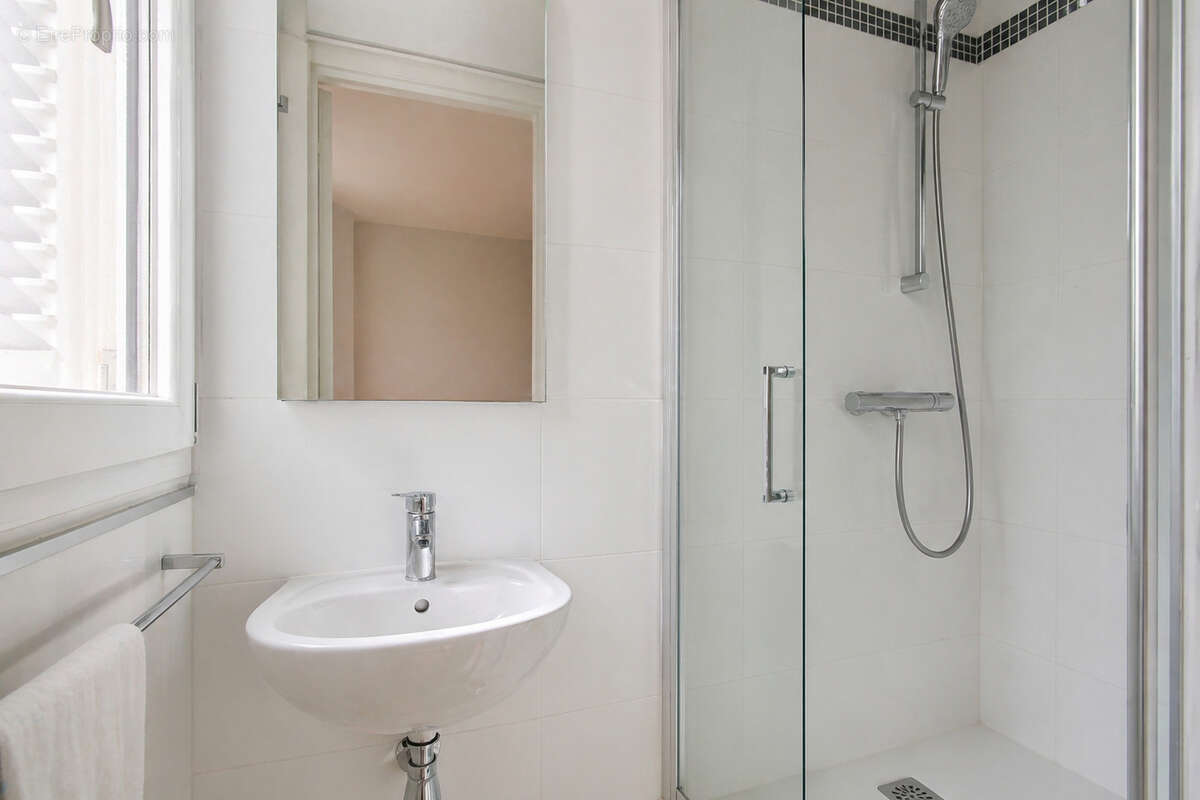 Appartement à PARIS-14E