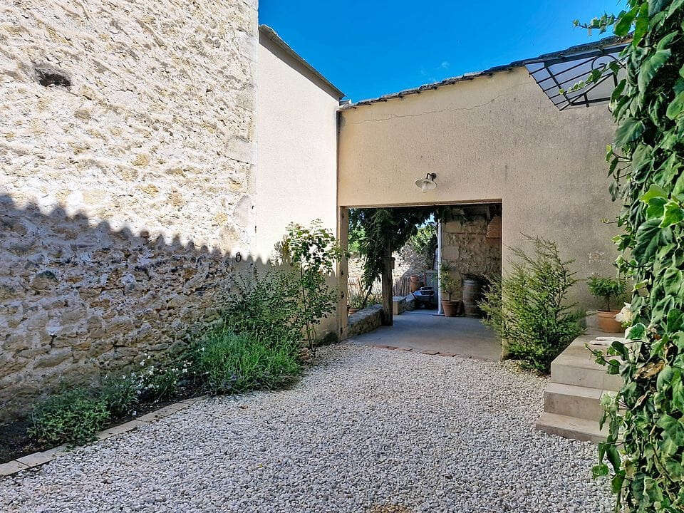 Maison en pierre rénovée avec annexe et bel extérieur, cœur de village - 33790 Pellegrue - photo 5