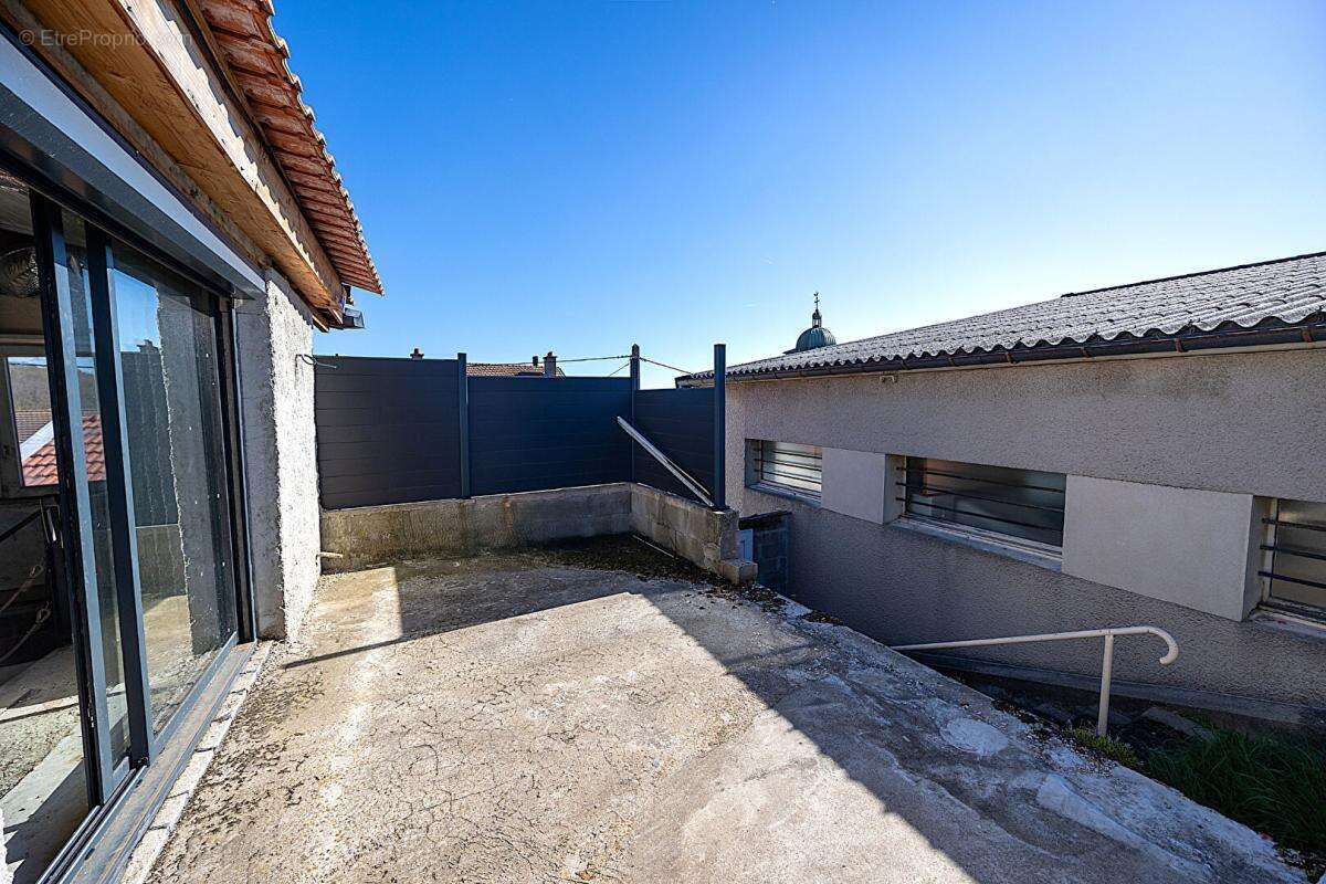 Maison à VIOLAY