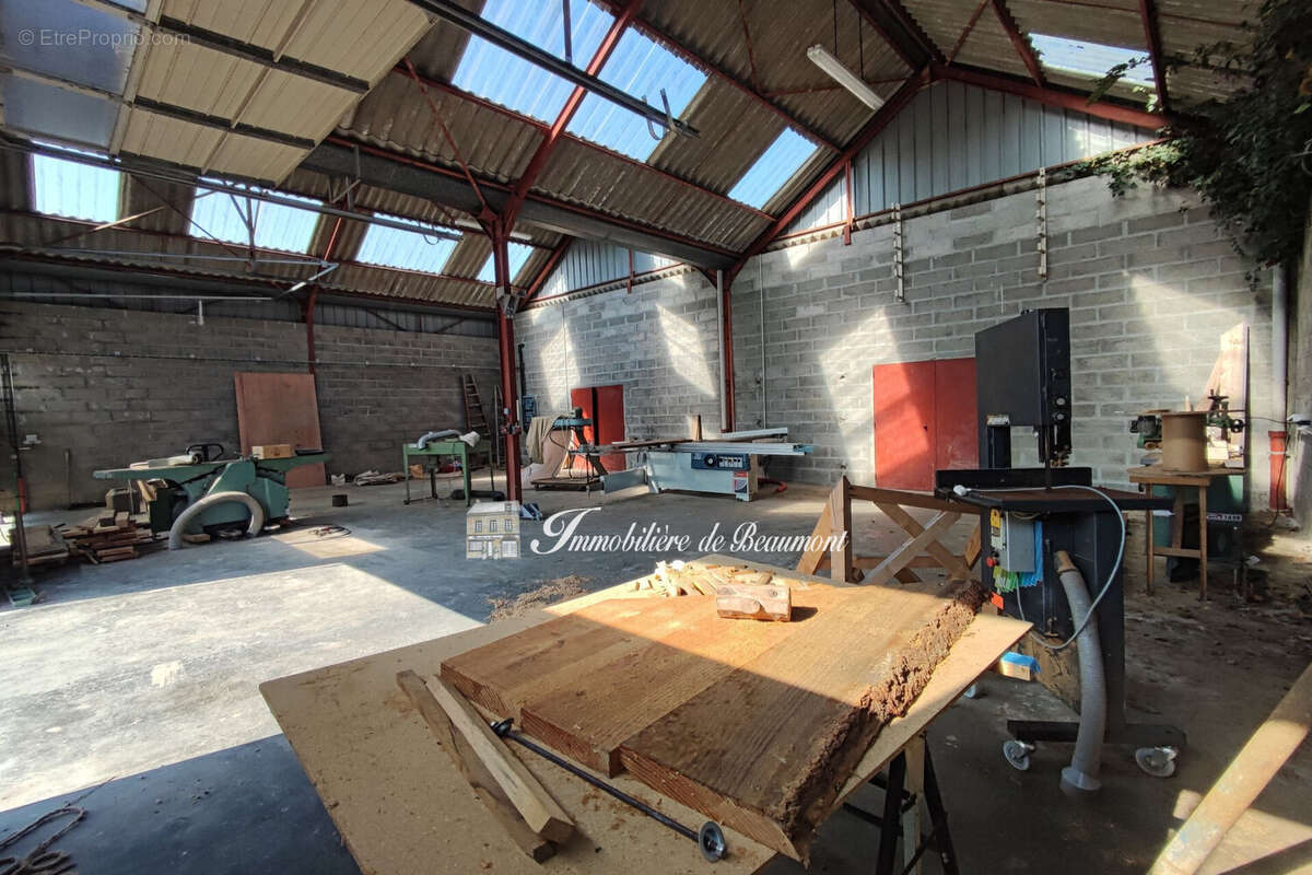 Parking à BEAUMONT-LE-ROGER