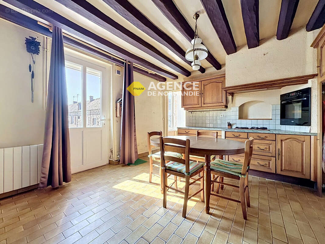 Maison à MONTREUIL-L'ARGILLE