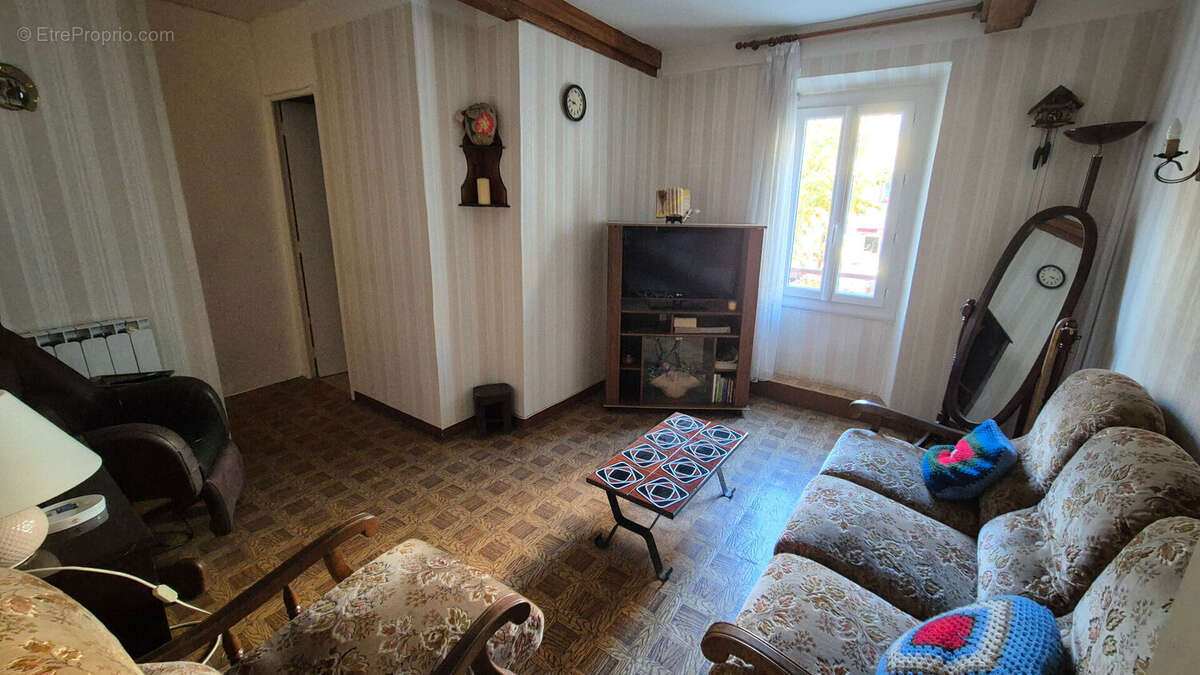 Maison à SAINT-GENIS-DES-FONTAINES