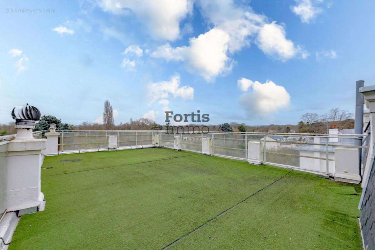 Maison à LE MESNIL-LE-ROI