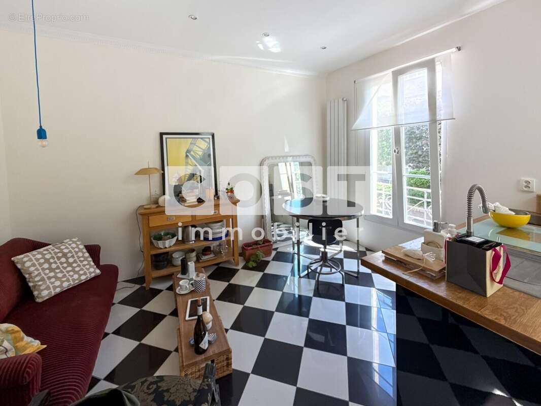 Appartement à LA GARENNE-COLOMBES