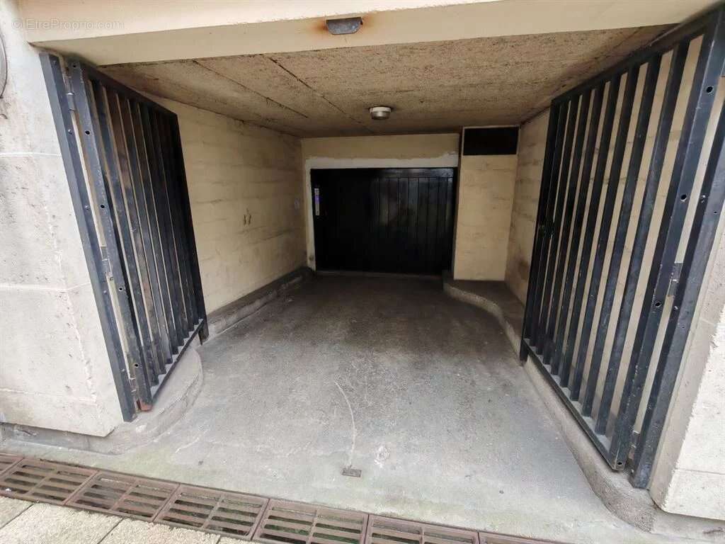 Parking à PARIS-10E