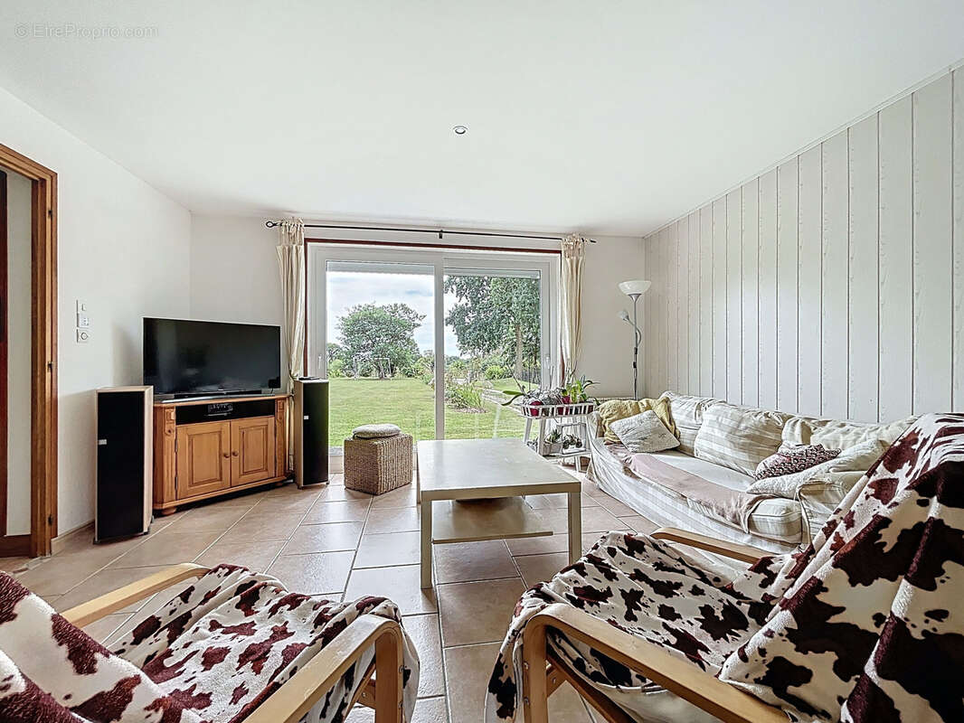 Maison à SAINT-JACQUES-DE-NEHOU